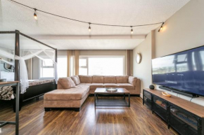 Rustic & Rogers Place, Free Parking!